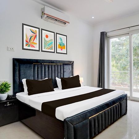 Super Townhouse Sector 53 Golf Course Road Apartman Gurgáon Kültér fotó
