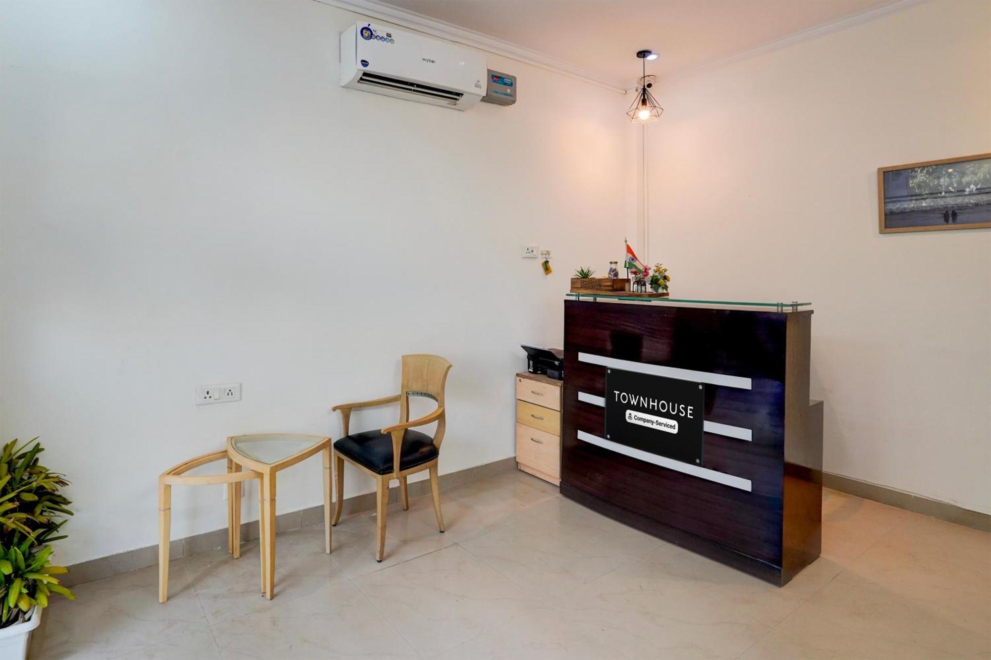 Super Townhouse Sector 53 Golf Course Road Apartman Gurgáon Kültér fotó