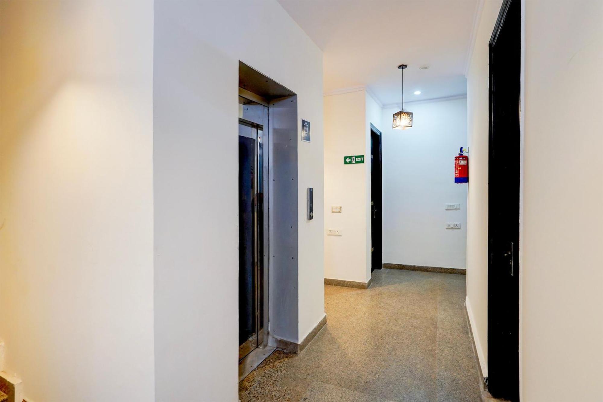 Super Townhouse Sector 53 Golf Course Road Apartman Gurgáon Kültér fotó